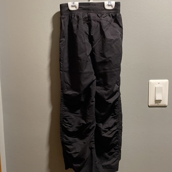 “WORN ONCE” GIRLS OANTS SIZE 7-8! IN EXCELLENT CONDITION! SMOKE FREE HOME! - Picture 4 of 4